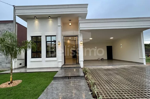 Casa com excelente localização no Condomínio Portal das Águas. Casa com 03(Três) quartos, sendo todos suíte, 01(uma) sala de TV,  01(uma) cozinha com área gourmet, 04(quatro) banheiros, 01(uma) área de serviço coberta e com garagem para 2 carros, piscina 