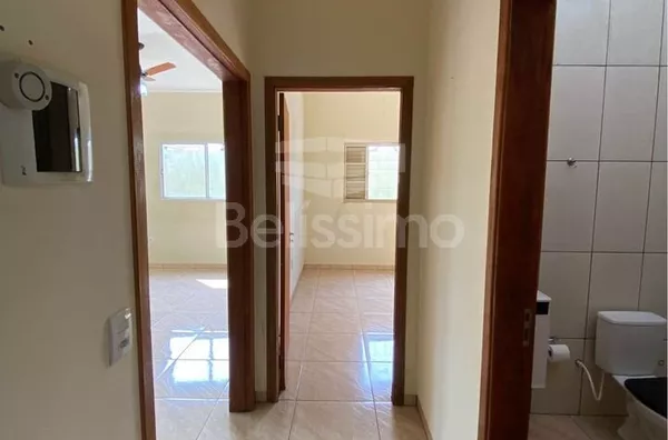 Casas localizadas no Bairro Jardim Morumbi, á 450 metros do shopping, Casa 01 (Sendo a principal) contendo  02(dois) Quartos, 01(uma) Sala de TV, 01(uma) sala de jantar, 01(uma) Cozinha americana , 01 (um)  Banheiro com planejado, Varanda com churrasqueir