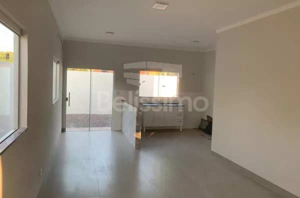 Casa a venda 2 (dois) dormitório,  01 (um) banheiro,  banheiro social, cozinha com layout moderno, sala de TV com lindo acabamento em gesso e lavanderia coberta espaço para ampliação de área gourmet e piscina.