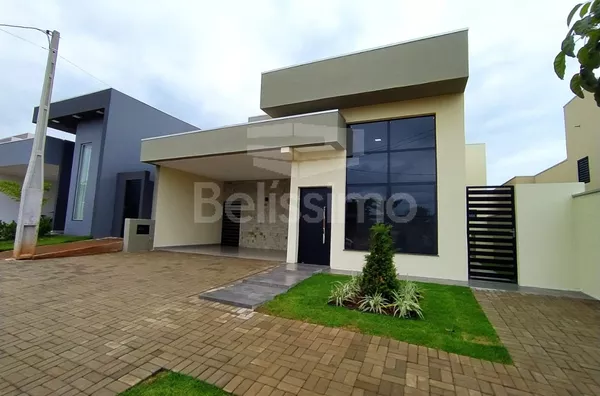 Imóvel de alto padrão em condomínio fechado,  casa possui 3 quartos, sendo uma suíte master com closet, sala pé direito alto, ampla cozinha com área gourmet, lavabo, lavanderia restrita,  garagem para 2 carros e piscina. 