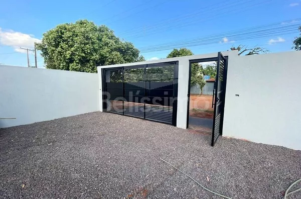 Linda casa localizada no bairro Parque São Carlos! 