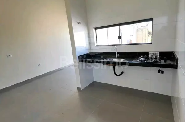 Linda casa no bairro Bela Vista da Lagoa, casa bem localizada. Casa contendo, 2 (Dois) Quartos, sendo 1 (Uma) suíte, 2 (Dois) Banheiros, Sala de TV, Cozinha, Lavanderia coberta e garagem para dois carros.