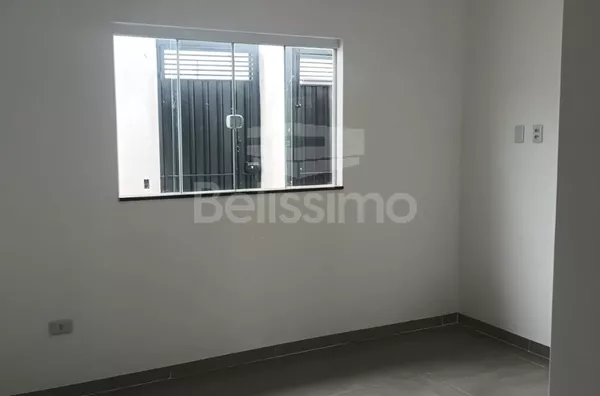 Casa  localizada no bairro Nova Três Lagoas, com 02(Dois) quarto(s), 1(Uma) sala, 1 (Uma) cozinha, 1(Um) banheiro, 1(Uma) lavanderia e garagem para 1(Um) carro.