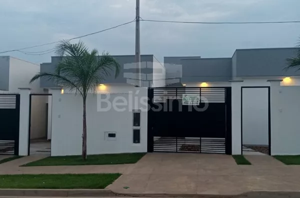 Casa á venda no Bairro bosque das Araras. Casa com 02(dois) quartos, sendo 1 suíte, 01(uma) sala de TV, 01(uma) cozinha ampla, 02(dois) banheiros, 01(uma) área de serviço coberta, garagem para 2 carro.   Área Construída: 60m²  Terreno: 103,75m²