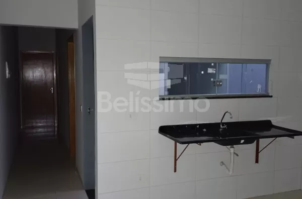 Casa para venda 2 quarto(s), sendo 1 suíte, sala, cozinha, banheiro social, jardim de inverno, lavanderia coberta e garagem para 2 carros.