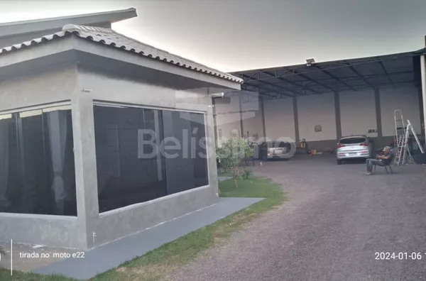 Barracão comercial com excelente localização.  Barracão comercial contendo:   01(um) Quarto ,01(uma) Sala de TV, 01(uma) Cozinha, 02(dois) Banheiros , 01(uma) Lavanderia coberta, 02 (dois) Ar-condicionado 01 (um) de 12 Mil BTUS e 01 (um) de 18 Mil BTUS