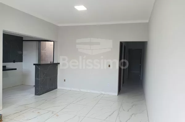 Casa localizada no Bairro Mais Parque, com 02(dois) Quartos, sendo uma suíte, 01(uma) Sala de TV, 01(uma) cozinha planejada, 02(dois)  Banheiros, Lavanderia coberta,  Garagem para 02 Veículos.