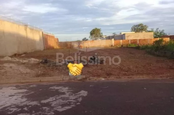 Terreno com excelente localização. Bairro bem arborizado, próximo de supermercados, postos de saúde, escolas, farmácia!  Medindo 312,5m²