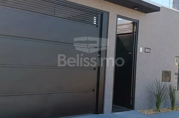 Linda casa no bairro Nova Três Lagoas, casa bem localizada. Casa contendo, 2 (Dois) Quartos, sendo 1 (Uma) suíte, 2 (Dois) Banheiros, Sala de TV, Cozinha, Lavanderia e garagem