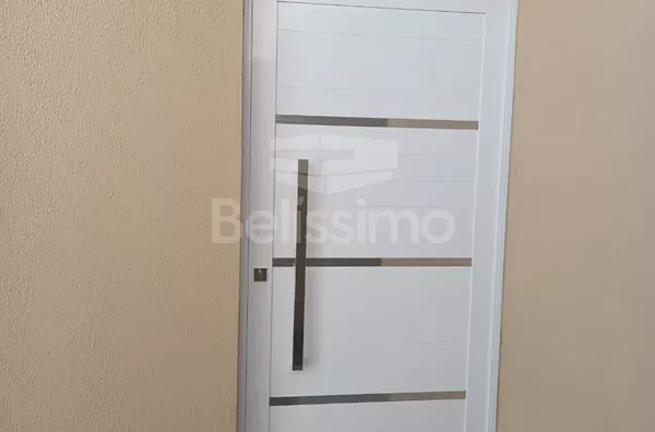 Casa com excelente localização, Jardim Alvorada. Casa com 02 (dois) quartos, sendo 01 (um) suíte, 02 (dois) banheiros, 01 (uma) sala de estar, 01 (uma) cozinha, 01 (uma) lavanderia e garagem para 2 carros.