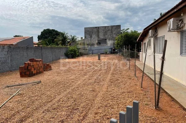 Terreno com excelente localização, medindo 10x50, totalizando 500m².
