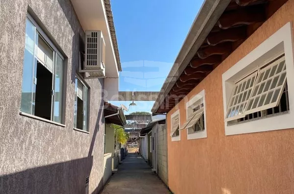 Casa de Veraneio, em condomínio, no município de Castilho S/P, casa com  3(três) quartos, 03(três) banheiros,  01 (uma) cozinha, 01 (uma) sala, varanda.   Área construída: 90.40m²  Terreno: 166.50m²