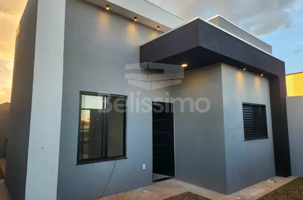 Linda casa no bairro Quinta da Lagoa, casa bem localizada. Casa contendo, 2 (Dois) Quartos, sendo 1 (Uma) suíte, 2 (Dois) Banheiros, Sala de TV, Cozinha, Lavanderia coberta e garagem para 01 carro.