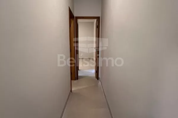 Linda casa no bairro Parque Paulista, casa bem localizada. Casa contendo, 2 (Dois) Quartos, sendo 1 (Uma) suíte, 2 (Dois) Banheiros, Sala de TV, Cozinha, Lavanderia coberta e garagem para dois carros.