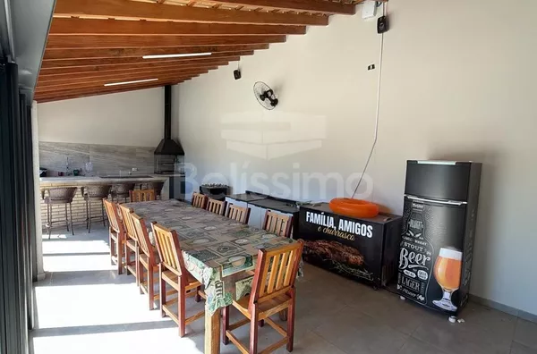 Belíssima casa no bairro Mais Parque, Casa contendo: 03 Quartos, sendo uma suíte, 02 banheiros, cozinha, sala de TV, jardim, área gourmet, lavabo, lavanderia coberta e garagem coberta.