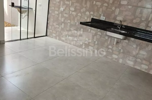 Casa localizada no bairro jardim dos Ipês IV, contendo 2 quarto(s) sendo 1 suíte, sala, cozinha, banheiro social, lavanderia coberta, garagem para 2 carros.