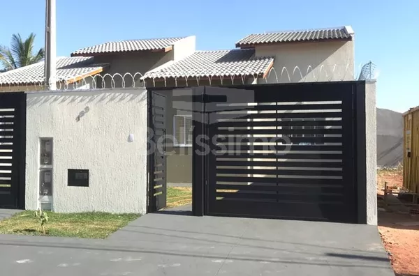 Casa para venda 2 quarto(s), sendo 1 suíte, sala, cozinha , banheiro social, lavanderia coberta e garagem 1 carro.