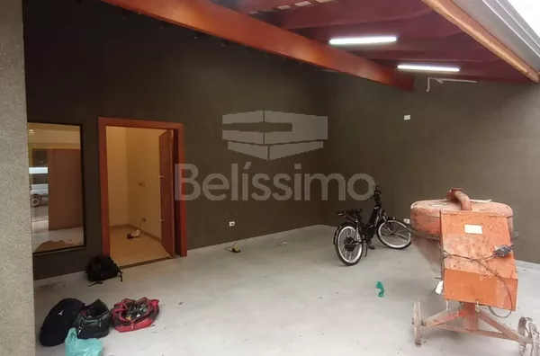 Casa de alto padrão localizado no Jardim Angélica. 