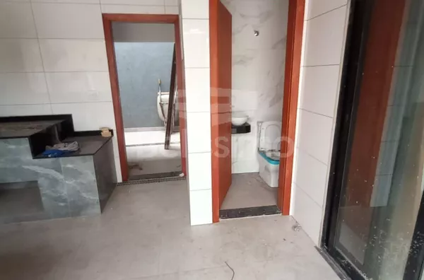 Casa de alto padrão localizado no Jardim Angélica. 