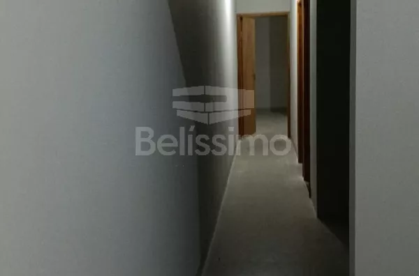 Casa com excelente localização no bairro Bosque das Araras. . Casa de 2 quartos, 01(uma) sala de TV, 01 (uma) cozinha, (01) banheiro, 01 (uma) área de serviço e garagem para 2 carros.
