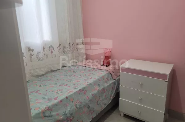 Linda casa no condomínio Eco Ville I. Casa contendo:  03 (Três) quarto(s) Sendo 1 suíte, sala, cozinha , 02 (Dois) banheiros, lavanderia coberta e garagem coberta p/ 2 carros.. 