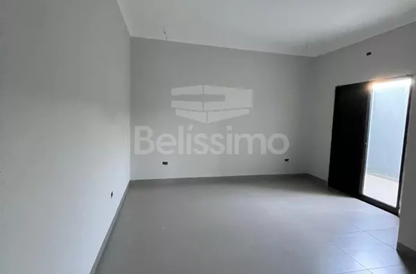 Casa com excelente localização no Bela vista da Lagoa. Casa Contendo: 03 (Três) Quartos, sendo 01 (Uma) Suíte, 01 (Uma) Sala com pé direito amplo, 01 (Uma) Cozinha, 02 (Dois) Banheiros, 01 (Uma) Área de serviço coberta, Garagem para 02 carros