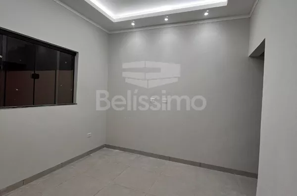 Casa no bairro Mais Parque. Casa com 02 (dois) quartos, sendo 01 (um) suíte, 02 (dois) banheiros, 01 (uma) sala de estar, 01 (uma) cozinha, 01 (uma) lavanderia e com garagem para 2 carro.