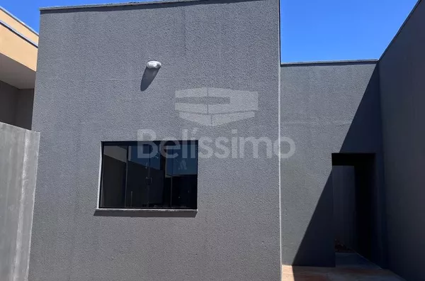 Casa com excelente localização 10 minutos do centro. Casa com 02 (dois) quartos, sendo 01 (um) suíte, 02 (dois) banheiros, 01 (uma) sala de estar, 01 (uma) cozinha, 01 (uma) lavanderia, com garagem para 2 carro e espaço para ampliação. - Foto 2