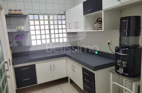 Casa de alto padrão com planejados no bairro Santos Dumont