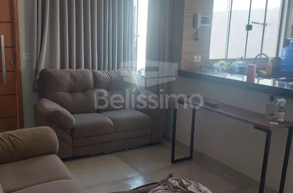 Casa á venda no Bairro Nova Três Lagoas! Contendo 03(três) quarto(s) sendo 1 suíte, 01(uma) sala de TV, 01(um)banheiro social, 01(uma) cozinha planejada, lavanderia coberta, garagem para 2 carros. Área Construída : 80,67m² Terreno: 162m²