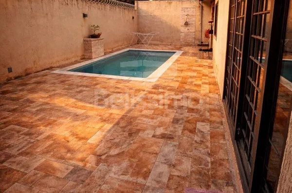 Casa para venda contendo: 2 quarto(s) sendo 1 planejado, sala ampla, cozinha c/ planejados, 2 banheiros c/ planejados, lavanderia coberta, área de lazer e garagem coberta