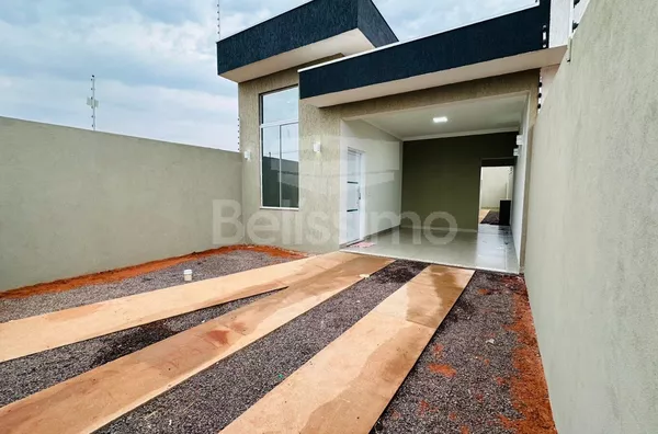 Ótima oportunidade no bairro Bela Vista da Lagoa. Casa de 3 quartos, sendo 1 suíte, 01(uma) sala, 01 (uma) cozinha, 01 (uma) área de serviço coberta e 02 (dois) banheiros e garagem para 2 carros.
