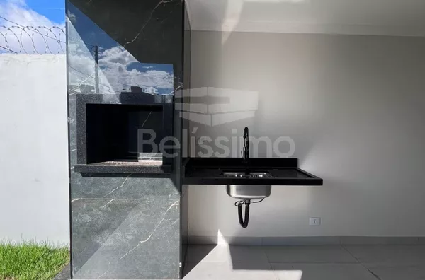 Casa para venda, bairro Bela Vista, contendo: 3 quarto(s) sendo 1 suíte, sala ampla, cozinha c/ planejados, 2 banheiros c/ planejados, lavanderia coberta, área de churrasco, e garagem p/ 3 carros