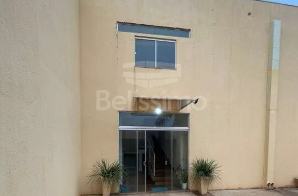 Casa com excelente localização no Quinta da Lagoa. Casa Contendo: 02 (dois) Quartos, 01 (uma) Sala de TV, 01 (uma) Cozinha, 01 (um) Banheiro, 01 (uma) Área de serviço coberta e Garagem.