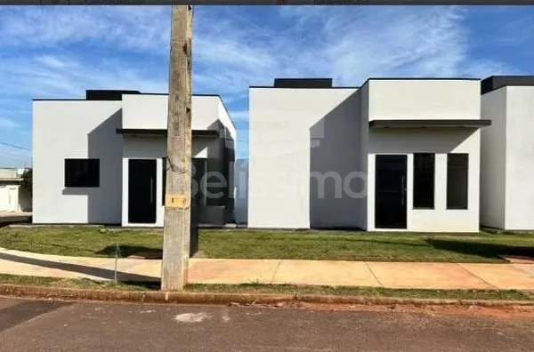 Casa localizada no bairro Jardim das acácias , com 2(dois) quarto(s) sendo 1(Uma) suíte, 1(Uma) sala, 1 (Uma) cozinha, 2(Dois) banheiros, 1(Uma) lavanderia e garagem para 1(Um) carro.