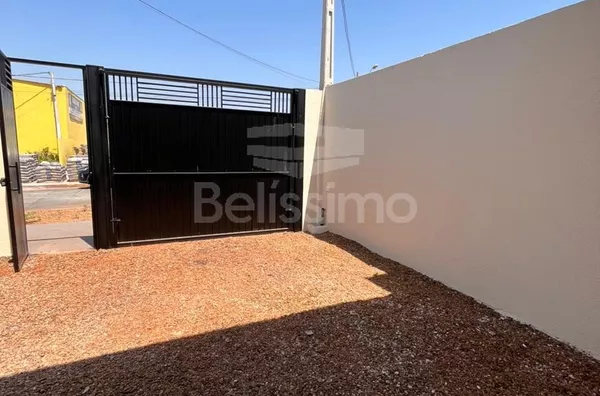 Casa para venda no Jardim dos Ipês com: 2 quartos, sala, cozinha, banheiro social, e garagem para 2 carros