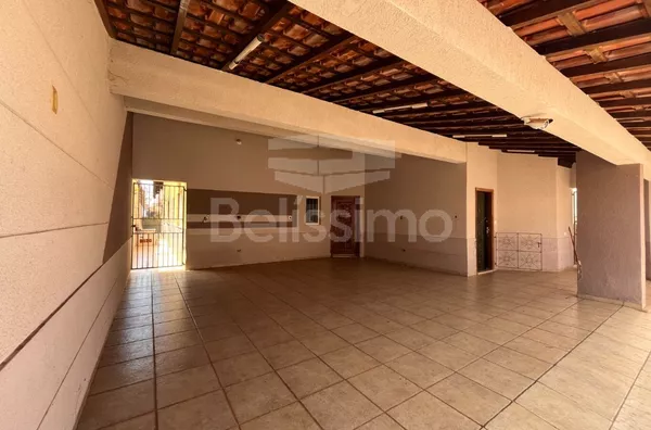 Casa com excelente localização 10 minutos do centro.