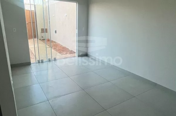 Linda casa no bairro Mais Parque, casa bem localizada. Casa contendo, 2 (Dois) Quartos, sendo 1 (Uma) suíte, 2 (Dois) Banheiros, Sala de TV, Cozinha, Lavanderia coberta e garagem para dois carros.