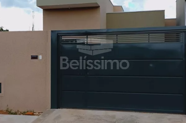 Casa a venda com 3 (três)  quartos, sendo 01 (um0 suíte , sala de TV, lavanderia coberta, garagem  para 2 carros.