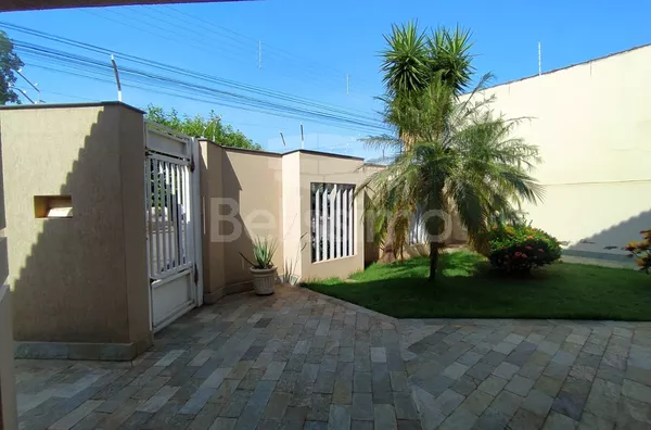 Lindo sobrado localizado no bairro São Jorge, sobrado estruturado, com piscina e churrasqueira 