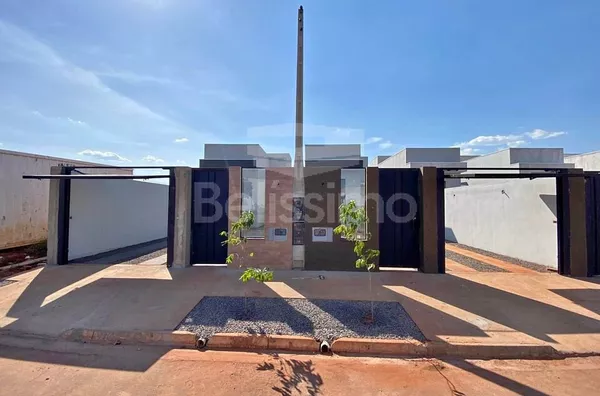 Casa localizada no Bairro Bela Vista da Lagoa, com 02(dois) Quartos, sendo 01 suíte, 01(uma) Sala de TV, 01(uma) Cozinha , 01(um)  Banheiro, Lavanderia coberta,  Garagem para 02 carros.  Área Construída: 65m²  Terreno: 210.45m²