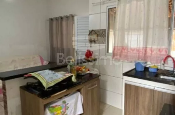 Casa com excelente localização no Nova Europa.  Casa Contendo: 02 (Dois) Quartos, sendo 01 (um) suíte, 01 (uma) Sala de TV, 01 (uma) Cozinha, 02 (dois) Banheiros, 01 (uma) Área de serviço coberta , Garagem para 2 carros