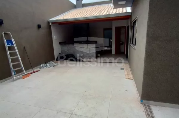 Casa de alto padrão localizado no Jardim Angélica. 