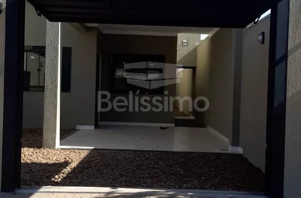 Casa com excelente localizada no Parque São Carlos Casa de 3 quartos, sendo 1 suíte, 01(uma) sala de TV, 01 (uma) cozinha, 01 (uma) área de serviço coberta, 02 (dois) banheiros com box e garagem para 2 carros.