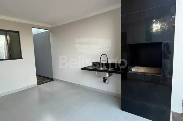 Casa para venda, bairro Bela Vista, contendo: 3 quarto(s) sendo 1 suíte, sala ampla, cozinha c/ planejados, 2 banheiros c/ planejados, lavanderia coberta, área de churrasco, e garagem p/ 3 carros