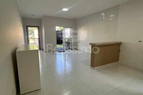 Casa localizada no bairro Bela Vista da Lagoa contendo: 03 (Três) quartos, sendo 02 (duas) suítes, 03 (Três) banheiros, 01 (uma) sala de TV, 01 (uma) cozinha, 01 (uma) área gourmet  e com garagem para 1 carro. 