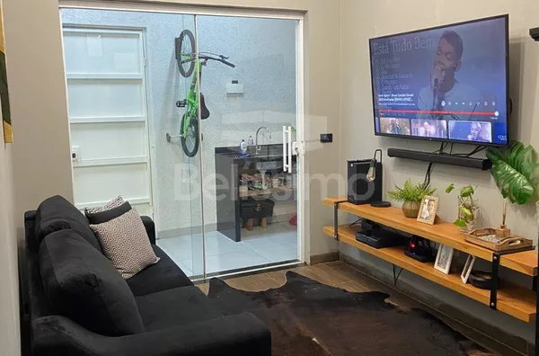 Casa com excelente localização 10 minutos do centro. Casa com 03(Três) quartos, 01(uma) sala de TV, 01(uma) cozinha com planejados, 01(um) banheiro, 01(uma) área de serviço coberta,  área gourmet  , garagem para 2 carro.