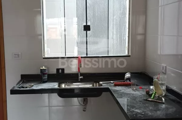 Casa para venda 2 quarto(s) sendo  1 suíte, sala, linda cozinha, banheiro social, lavanderia coberta, garagem para 2 carros.