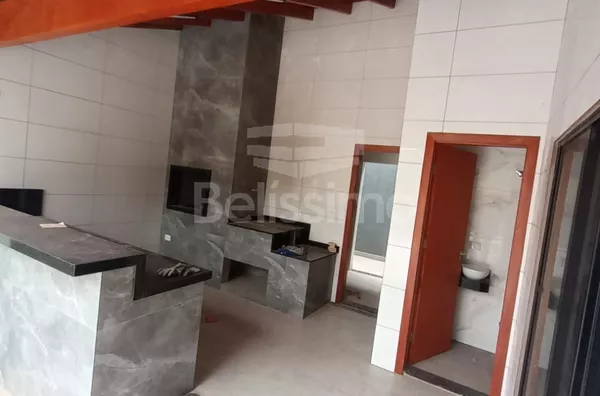 Casa de alto padrão localizado no Jardim Angélica. 