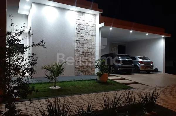 Casa com excelente localização 10 minutos do centro. Casa de 3 quartos, sendo 1 suíte com closet, 01(uma) sala de TV, 01(um) escritório, 01 (uma) cozinha com armários planejados, área gourmet com piscina, 01 (um) lavabo, 01 (uma) área de serviço coberta, 